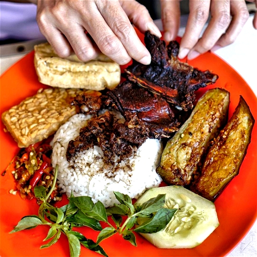 10 Nasi Bebek Enak di Surabaya yang Terkenal