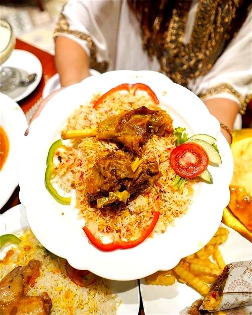 10 Rekomendasi Tempat Bukber di Surabaya yang Uenak Pol!